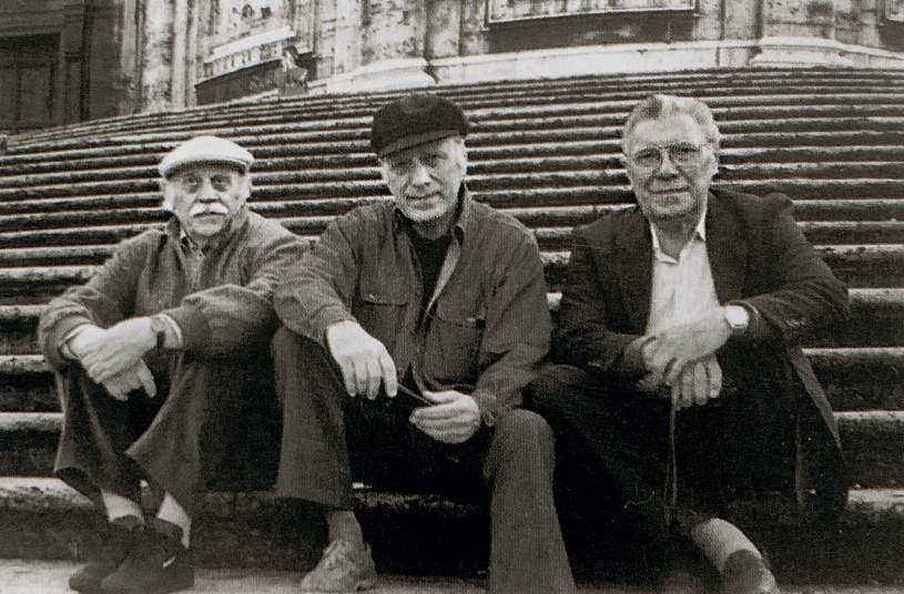 Hércules Barsotti, Arcângelo Ianelli e Luiz Sacilotto nas escadarias da Igreja de Santa Maria Maior, Roma, 1991