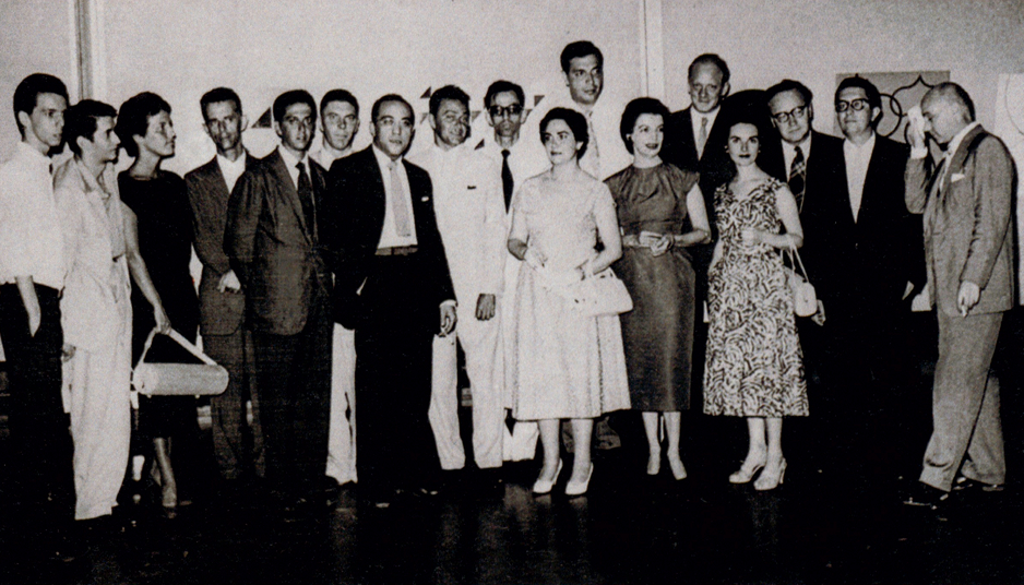 Hélio Oiticica, Ivan Serpa, Mary Vieira, Franz Weissmann, desconhecido, Sacilotto, Oliveira Bastos, Aluísio Carvão, desconhecido, Waldemar Cordeiro, Judith Lauand, Luiz Sacilotto, Lygia Pape, Féjer, Charoux, Mauricio Nogueira Lima e Fiaminghi, 1957