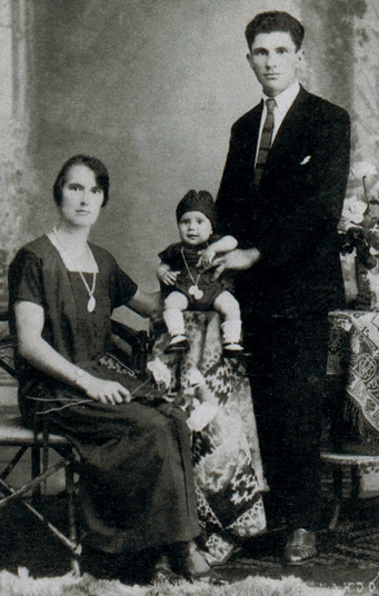 Sacilotto com os pais Thereza e Antonio, 1925