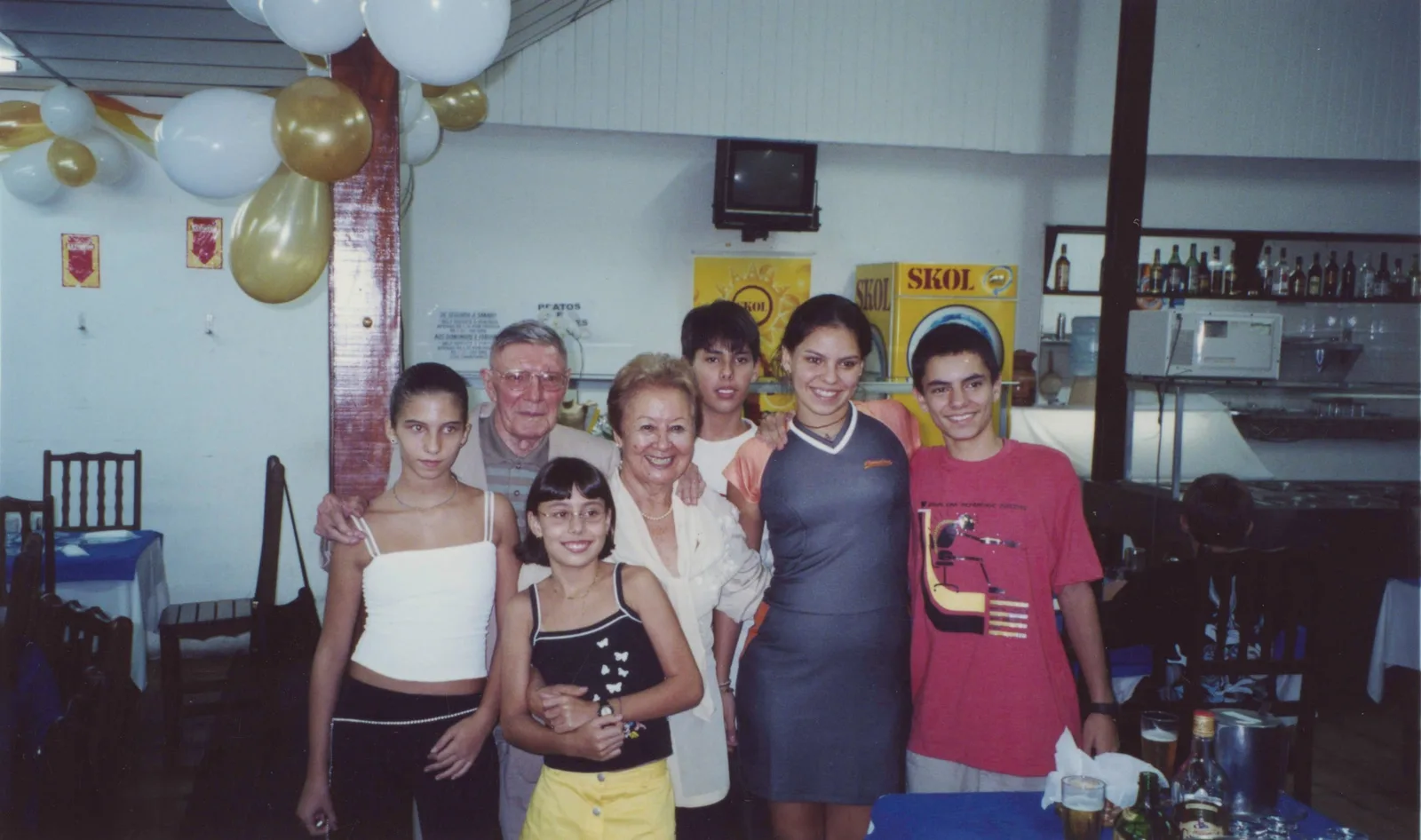 Comemoração dos 50 anos de casados, 2001. Natália, Laura, dona Helena, Renata, Renan, Sacilotto e Lucas