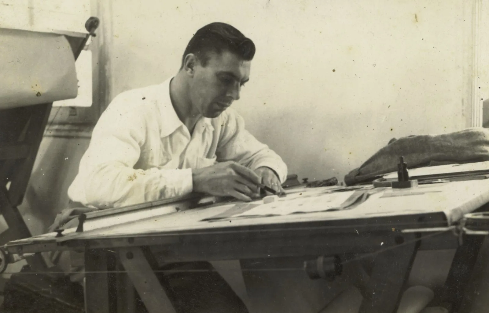 Sacilotto trabalhando em sua casa, c. 1951
