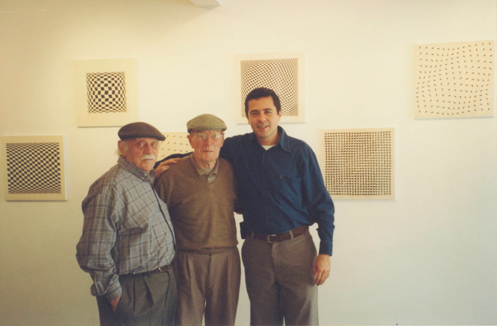 Sacilotto, Hércules Barsotti e Silvio Nery na exposição "Sacilotto: desenhos 1974-1982". Galeria Silvio Nery, São Paulo, 2001