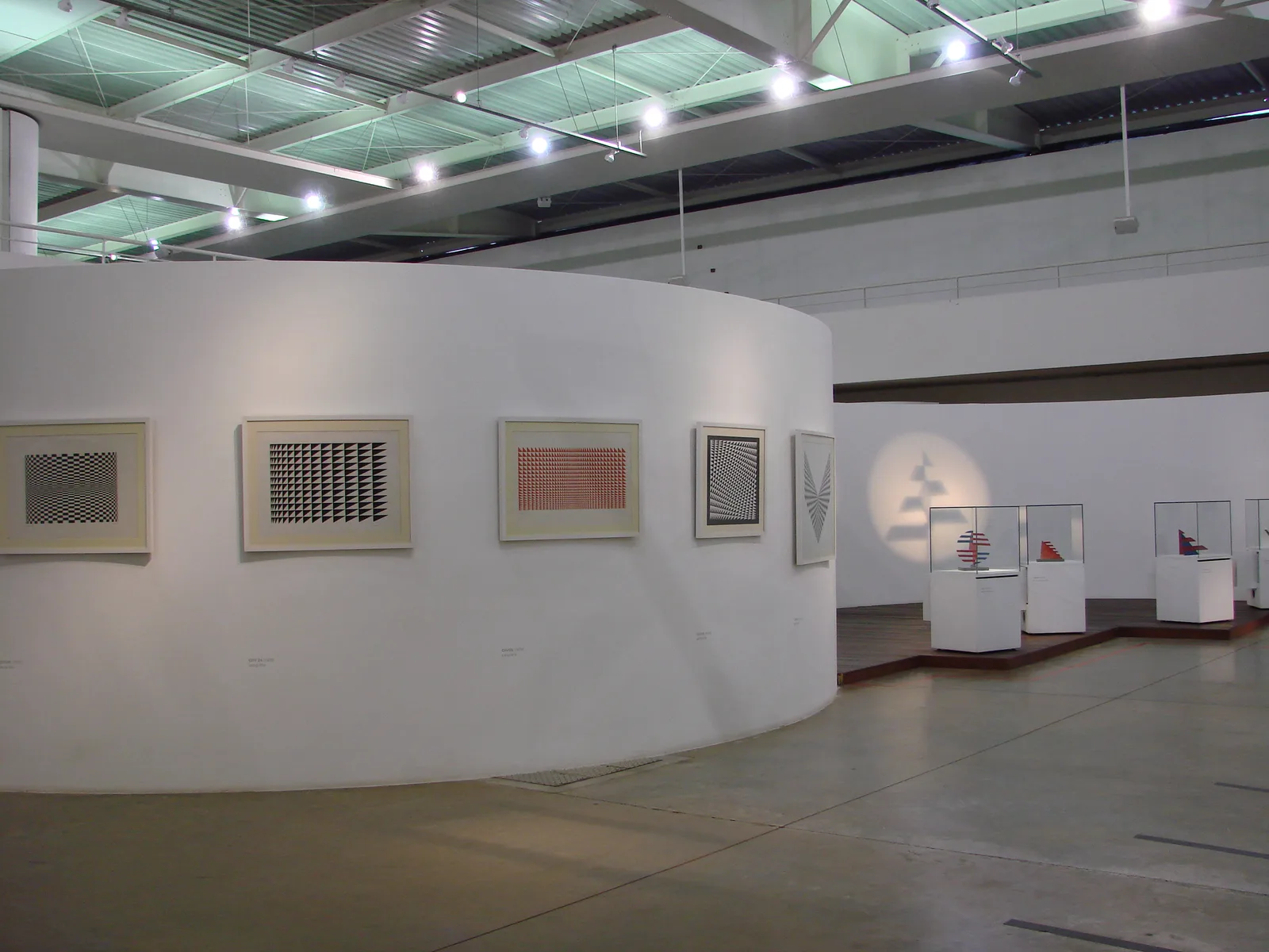 Exposição "Luiz Sacilotto: operário da forma", na Sabina – Escola Parque do Conhecimento, Santo André, 2007