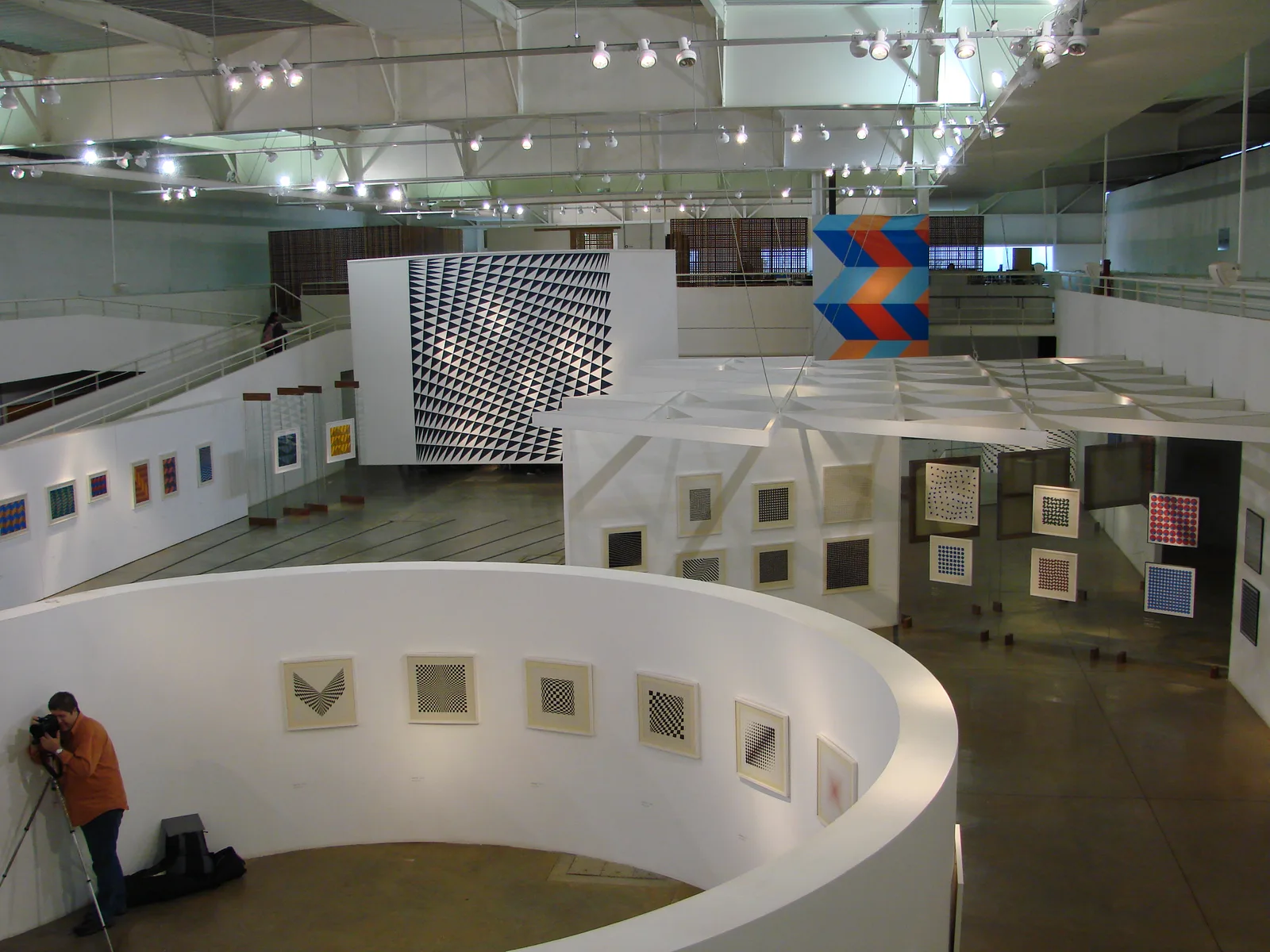 Exposição Luiz Sacilotto – Operário da forma, na Sabina – Escola Parque do Conhecimento, Santo André, SP, 2007