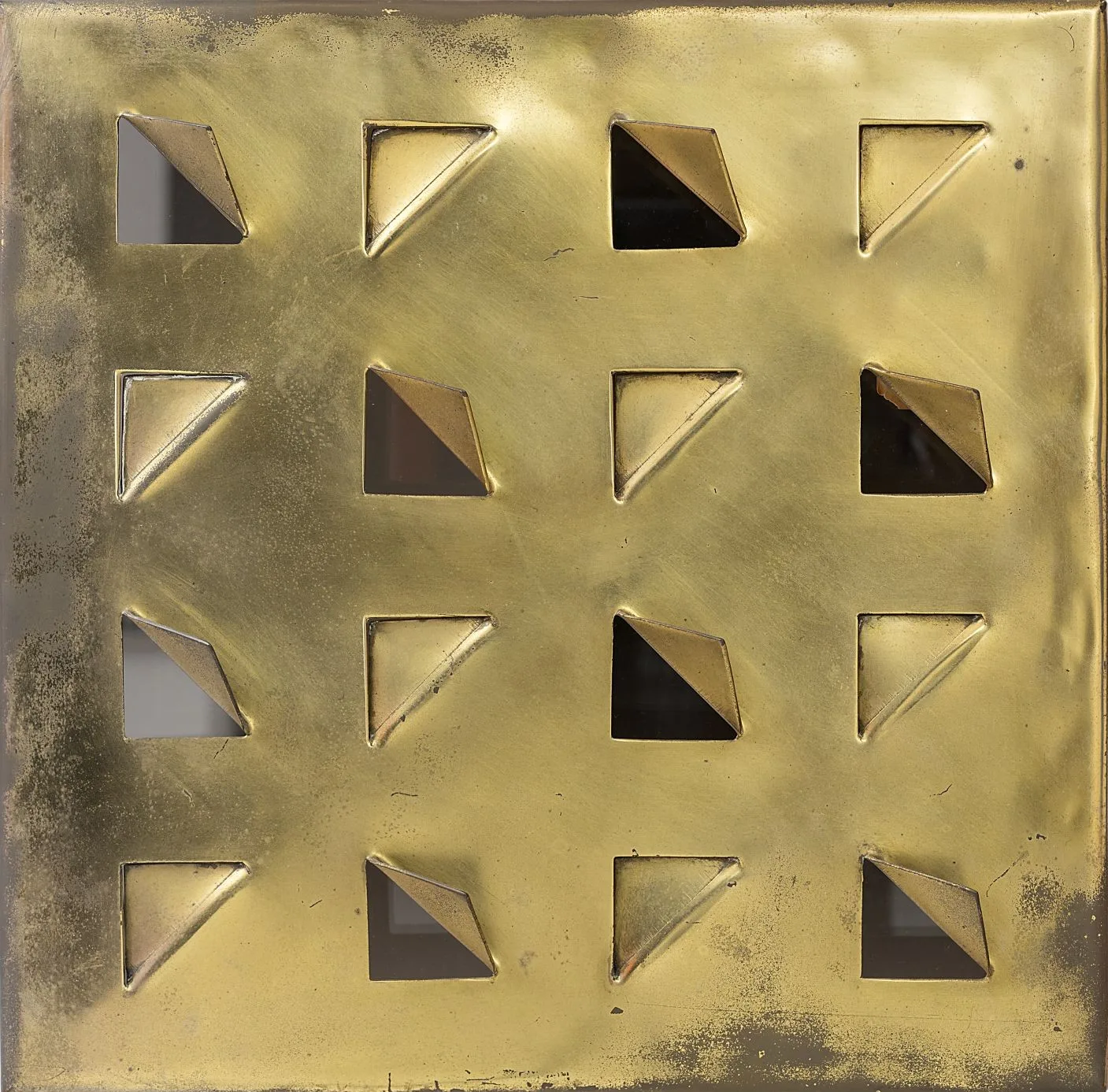 "Concreção 6351", latão polido, 35,5 × 35,6 × 6,5 cm